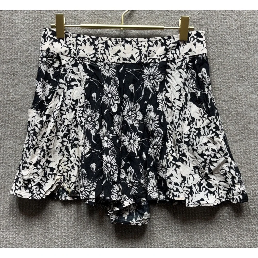 Free People Wide Flare Leg Flowy Floral Shorts 3.5
